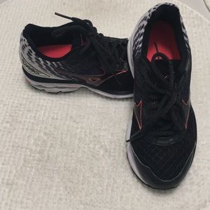 Women’s Mizuno Wave Rider 19